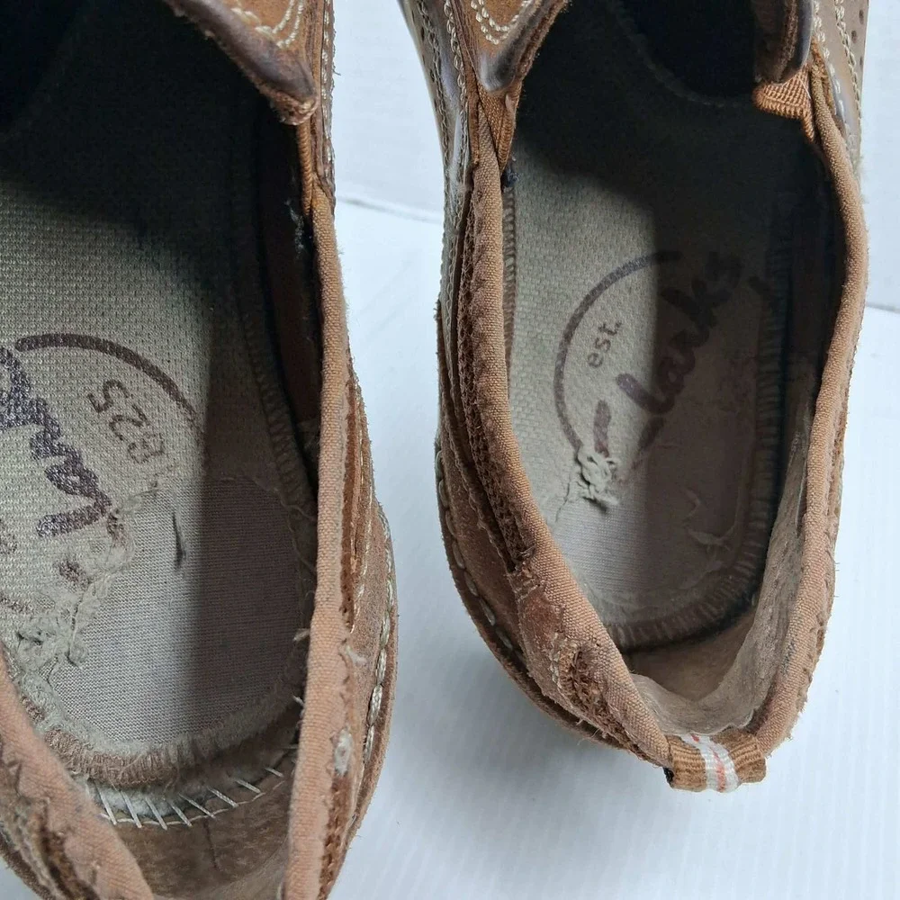 Clarks Mens 30539 Brown Leather Suede Slip On Loafers Moc Toe Shoes Size 9M